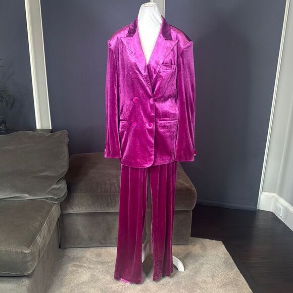 Women’s Pink Double Breasted Velvet 2 Piece Pant Suit Peak Lapel Size L NWT - Picture 1 of 13